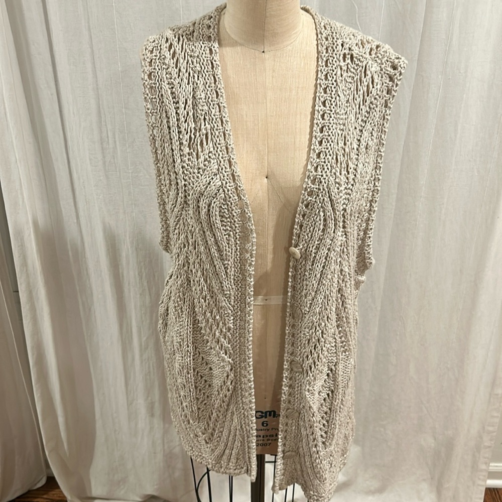 Cotton and linen knitted sweater vest. 525 Made in America.  Women’s small.